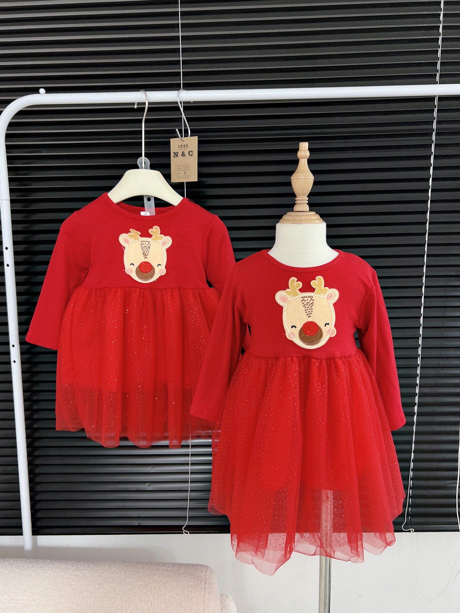 Đầm đẹp cho bé gái màu đỏ Noel Giá Rẻ Tận Kho Sỉ – DoChoBeYeu.com